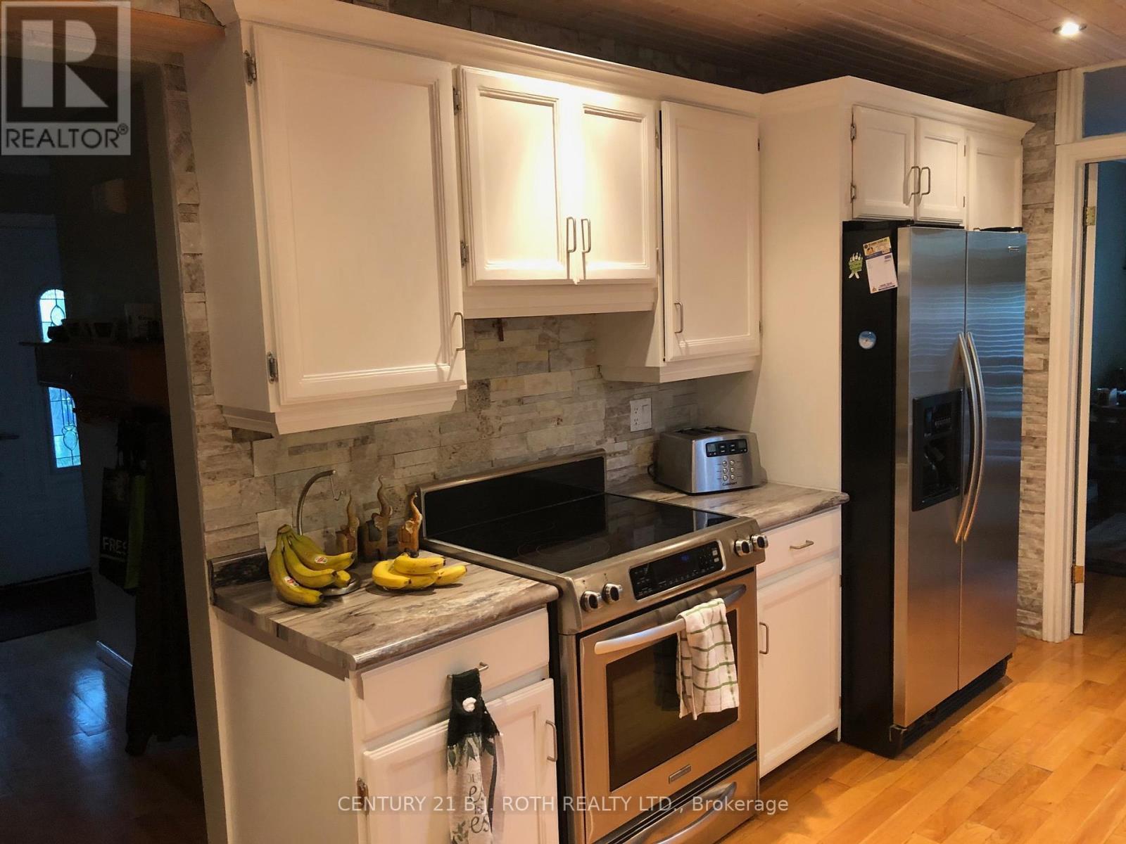 2 - 1711 South Porcupine Avenue, Innisfil, ON - Indoor Photo Showing Kitchen