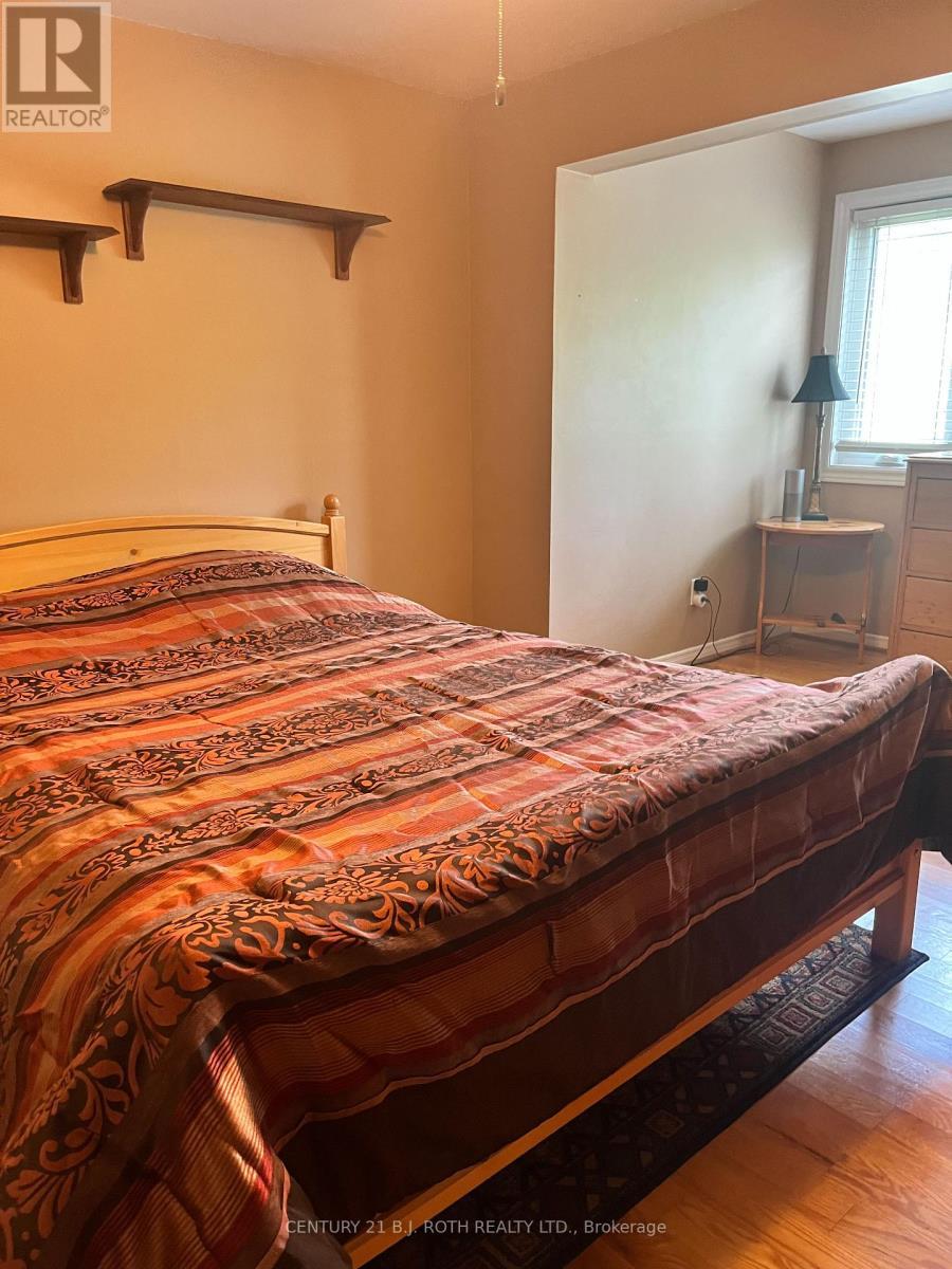 2 - 1711 South Porcupine Avenue, Innisfil, ON - Indoor Photo Showing Bedroom