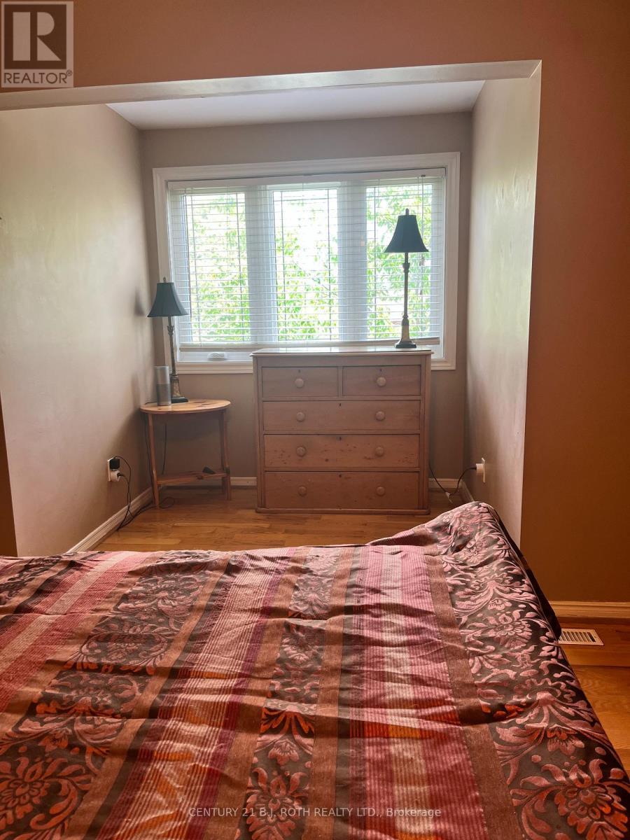 2 - 1711 South Porcupine Avenue, Innisfil, ON - Indoor Photo Showing Bedroom