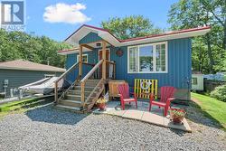 Front view of 715 Bayview Dr -