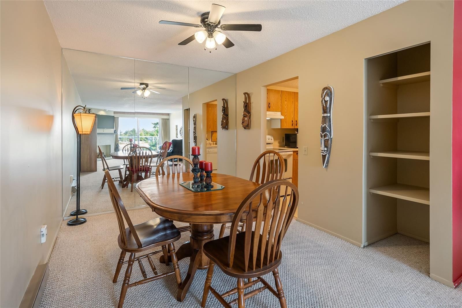403-3555 Outrigger Rd, Nanoose Bay, BC - Indoor Photo Showing Dining Room