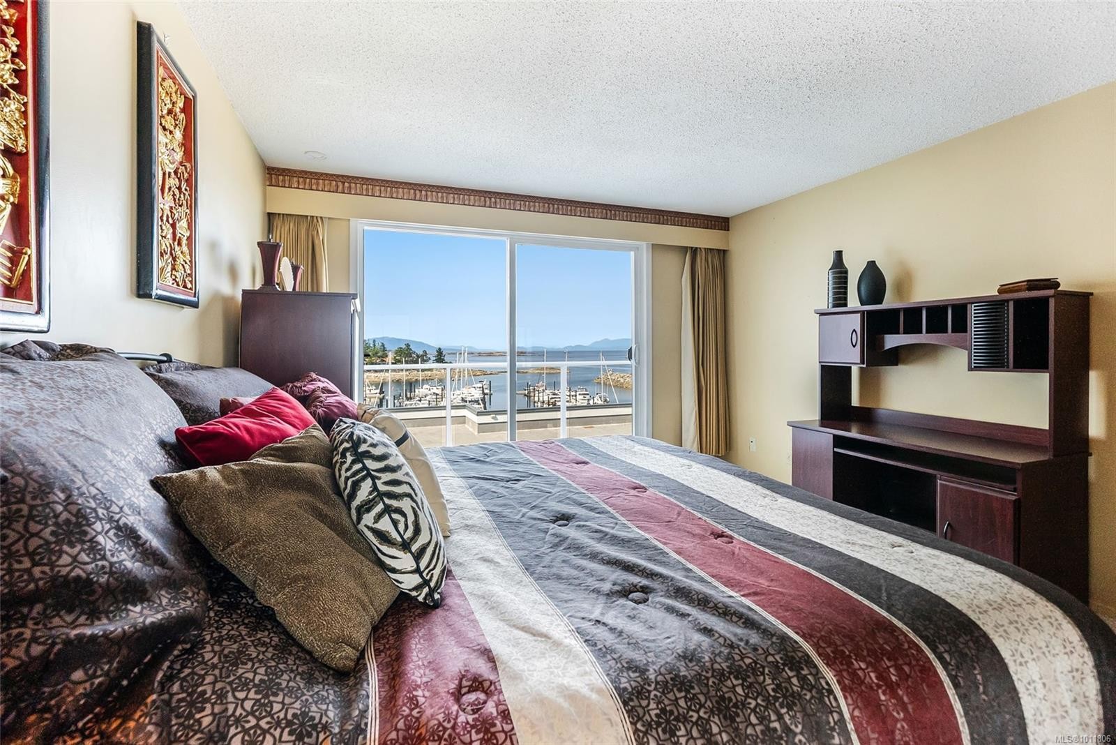 403-3555 Outrigger Rd, Nanoose Bay, BC - Indoor Photo Showing Bedroom