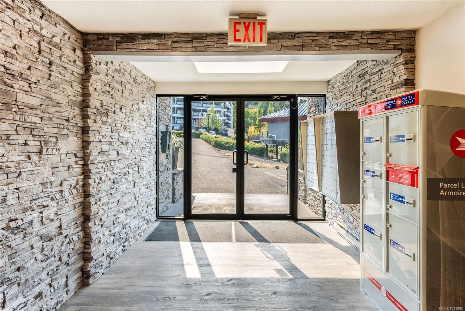 403-3555 Outrigger Rd, Nanoose Bay, BC - Indoor Photo Showing Other Room