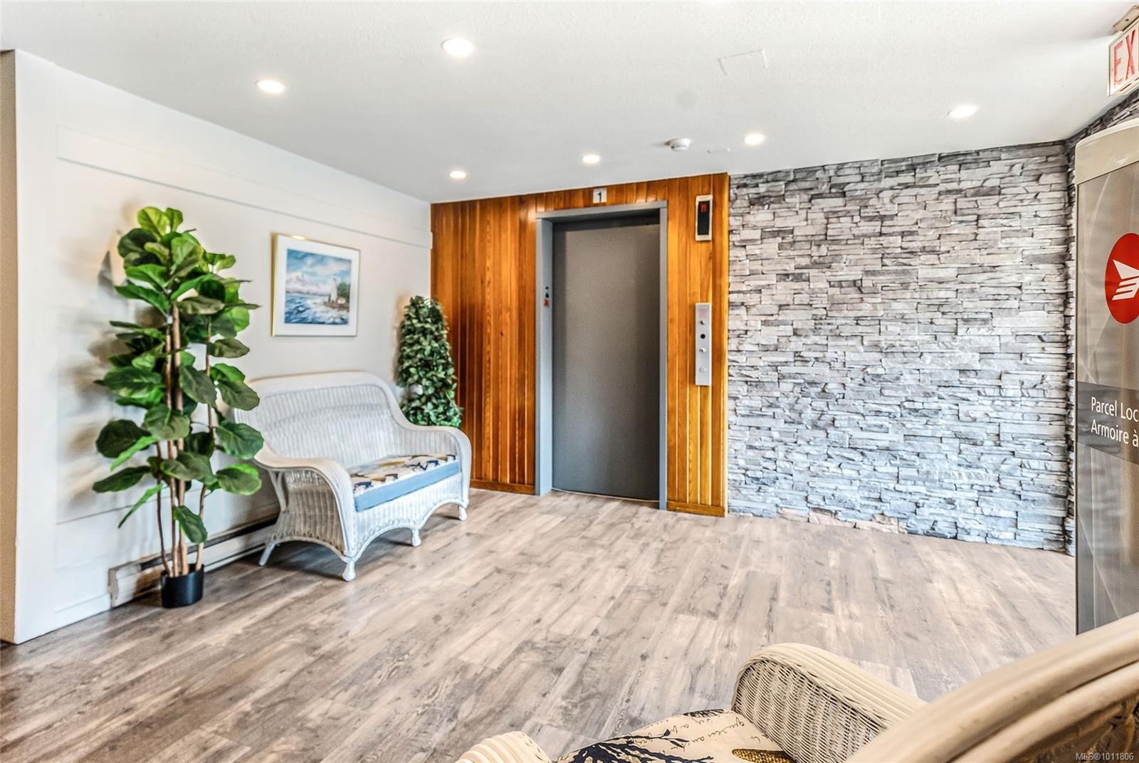 403-3555 Outrigger Rd, Nanoose Bay, BC - Indoor Photo Showing Other Room