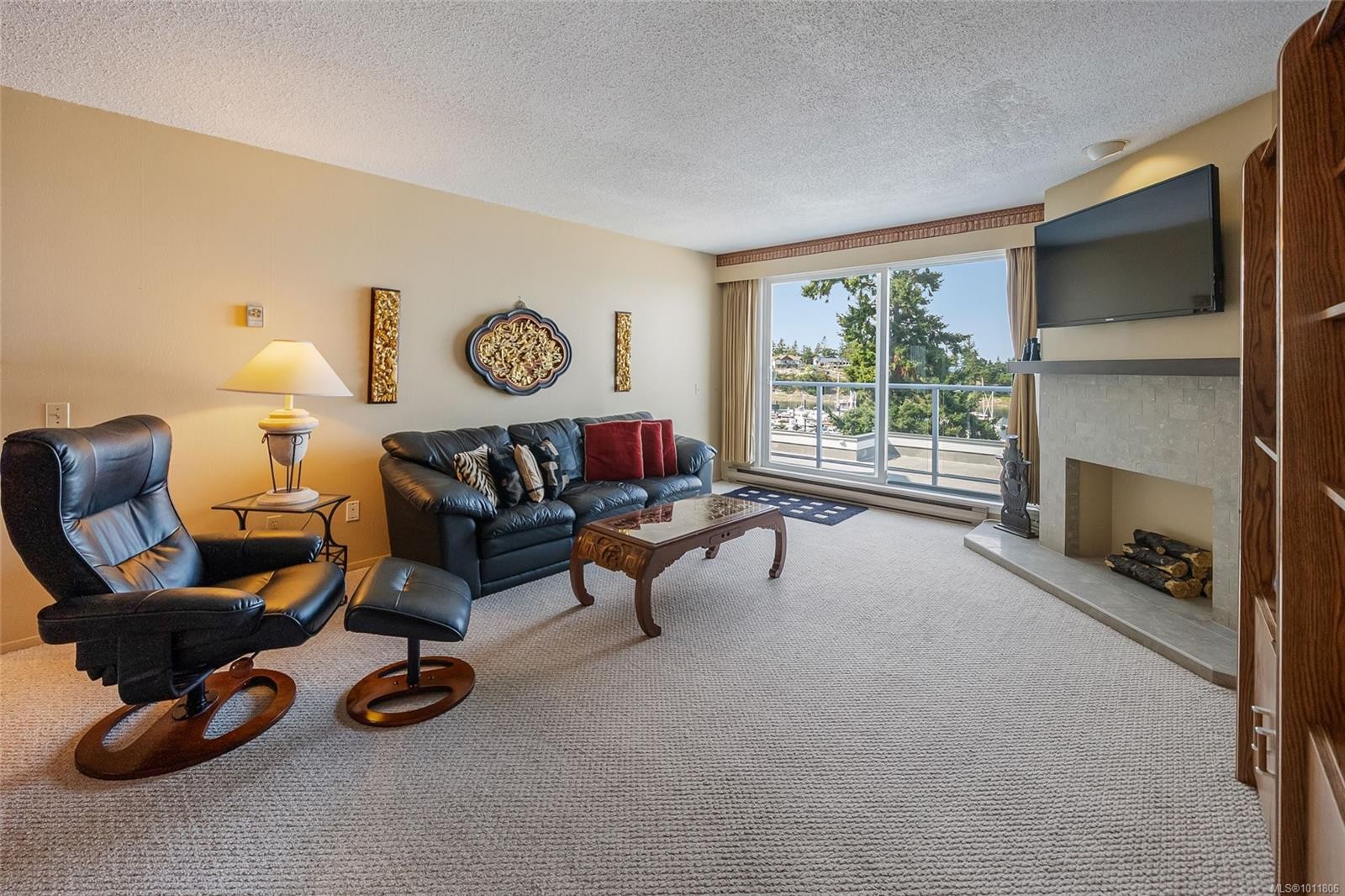 403-3555 Outrigger Rd, Nanoose Bay, BC - Indoor Photo Showing Living Room