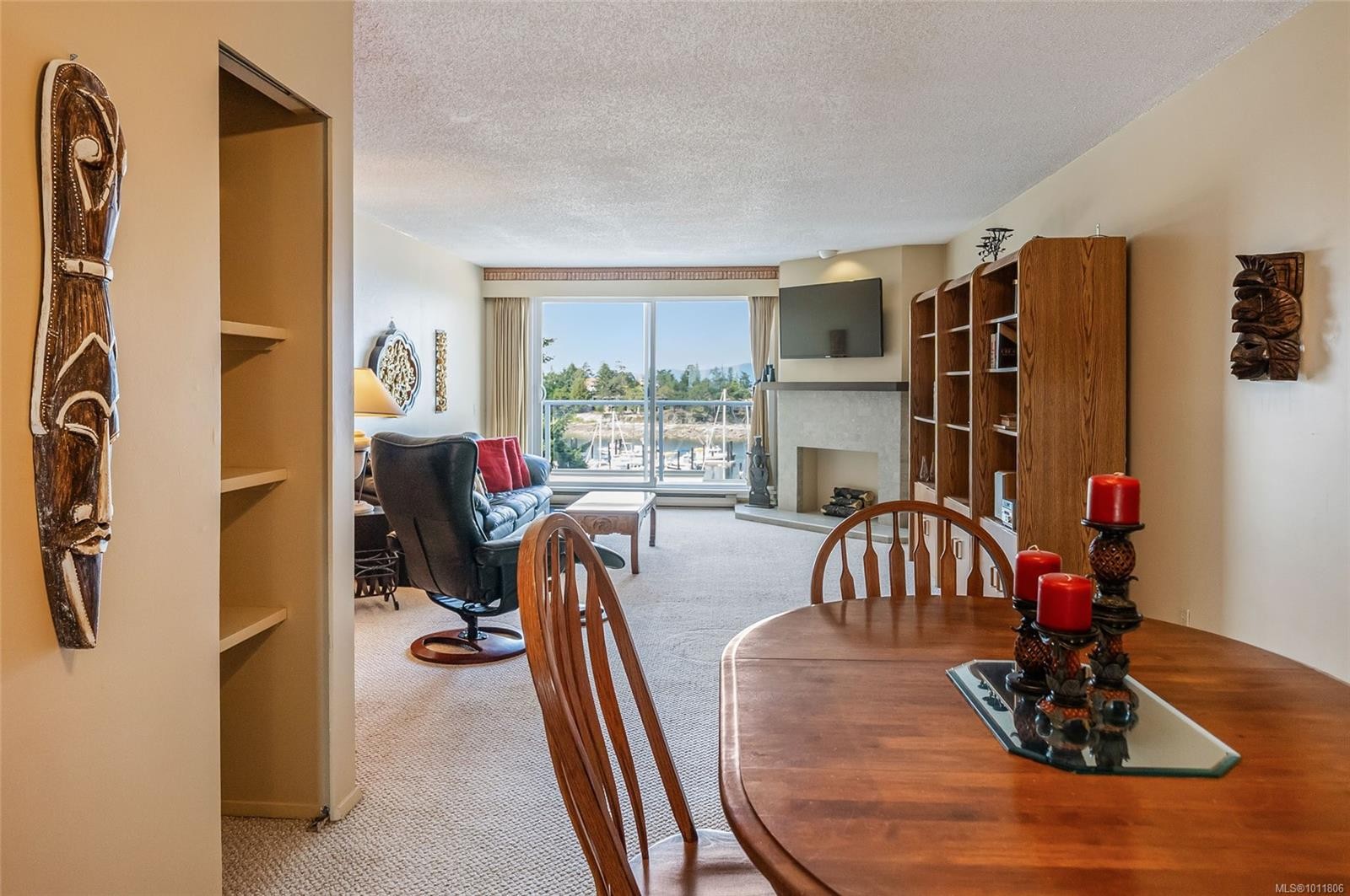 403-3555 Outrigger Rd, Nanoose Bay, BC - Indoor Photo Showing Dining Room