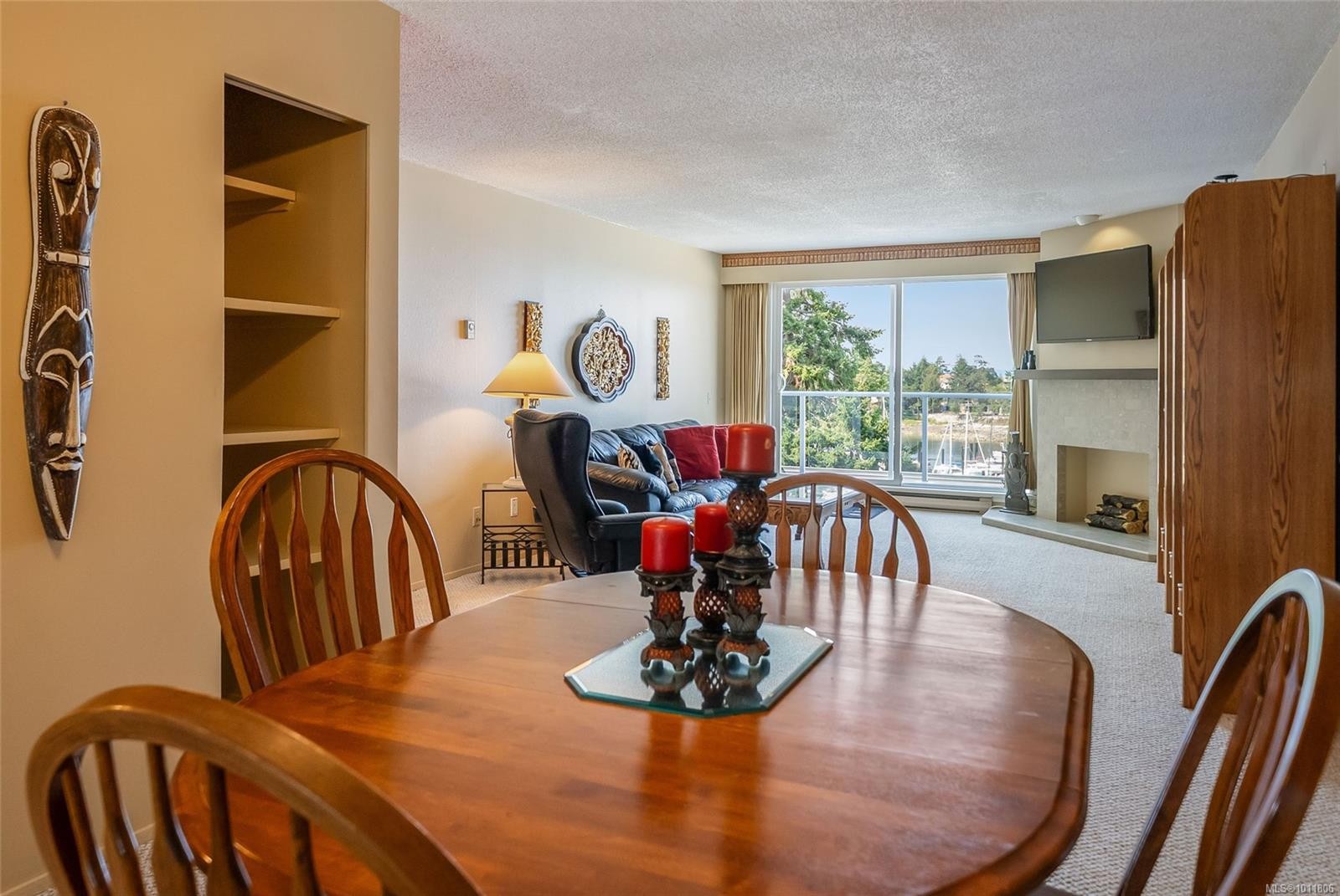 403-3555 Outrigger Rd, Nanoose Bay, BC - Indoor Photo Showing Dining Room