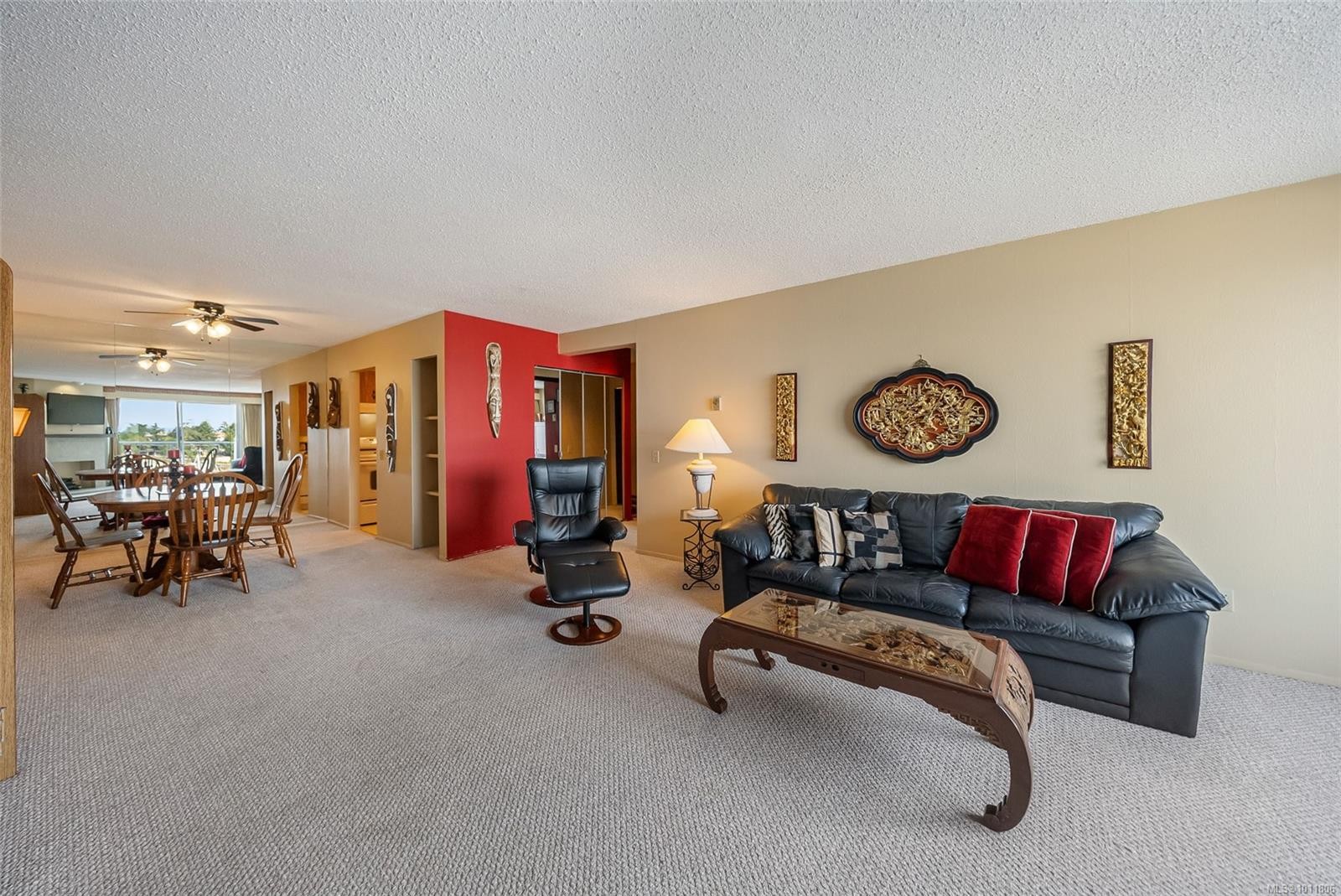 403-3555 Outrigger Rd, Nanoose Bay, BC - Indoor Photo Showing Living Room