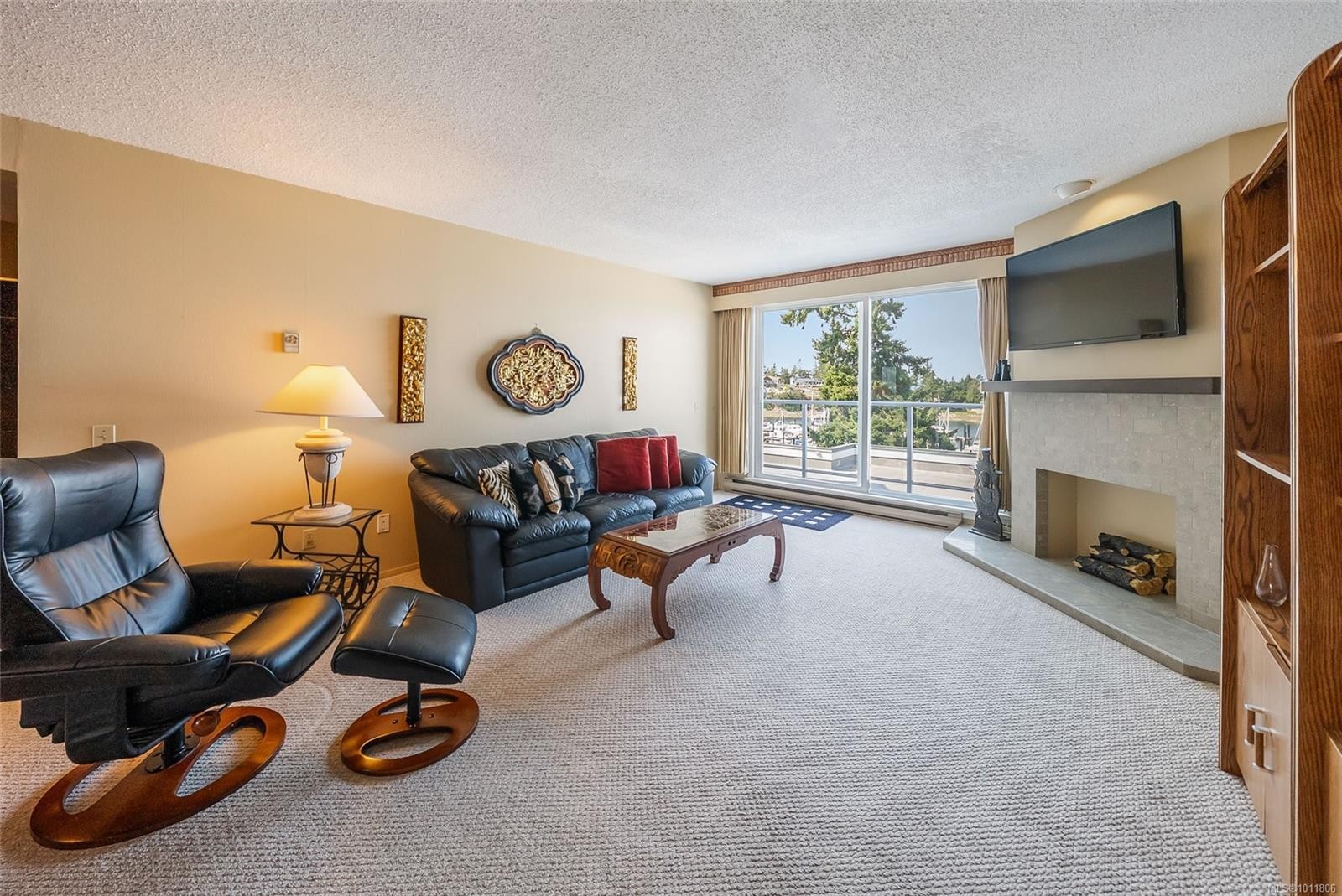 403-3555 Outrigger Rd, Nanoose Bay, BC - Indoor Photo Showing Living Room With Fireplace