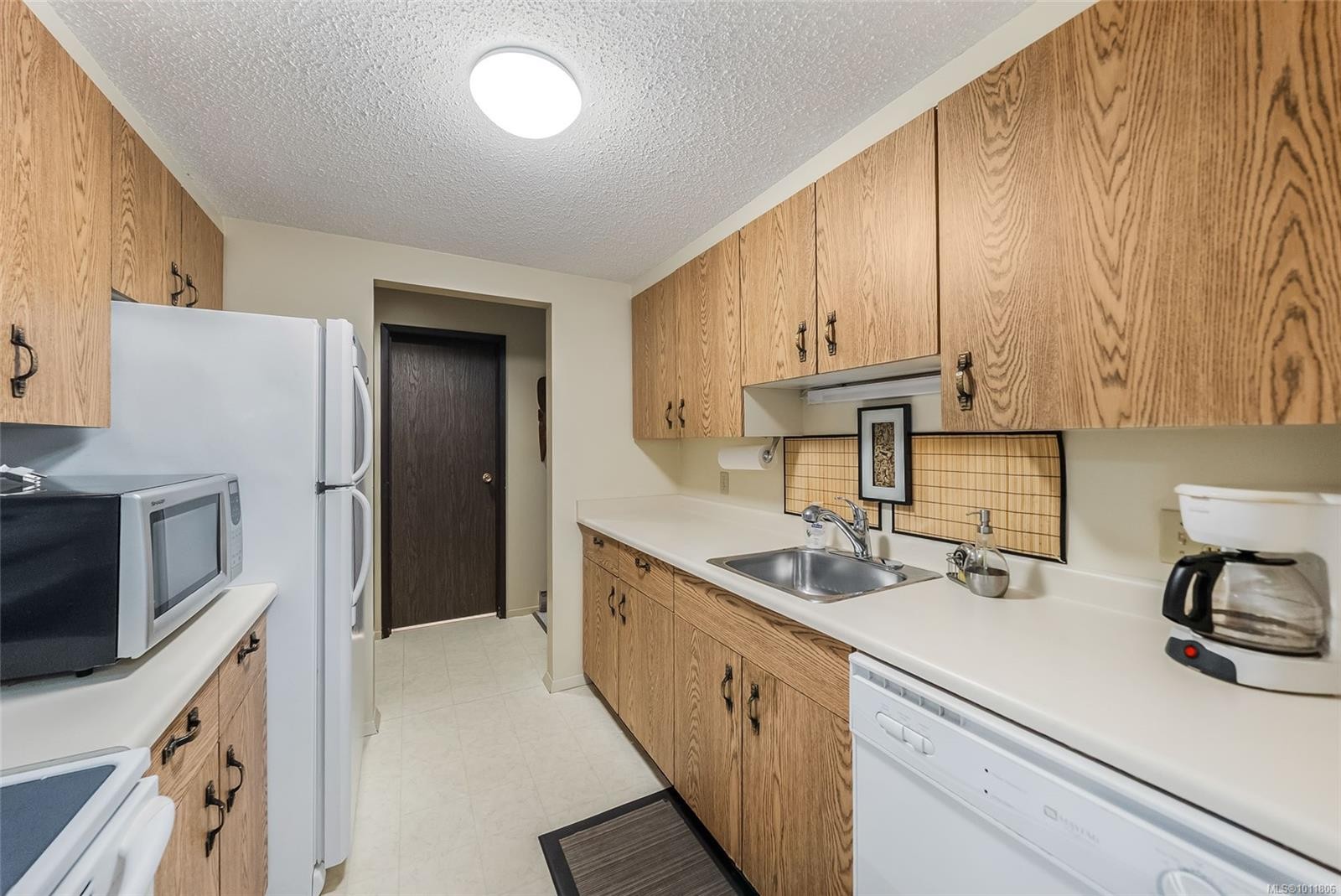403-3555 Outrigger Rd, Nanoose Bay, BC - Indoor Photo Showing Kitchen