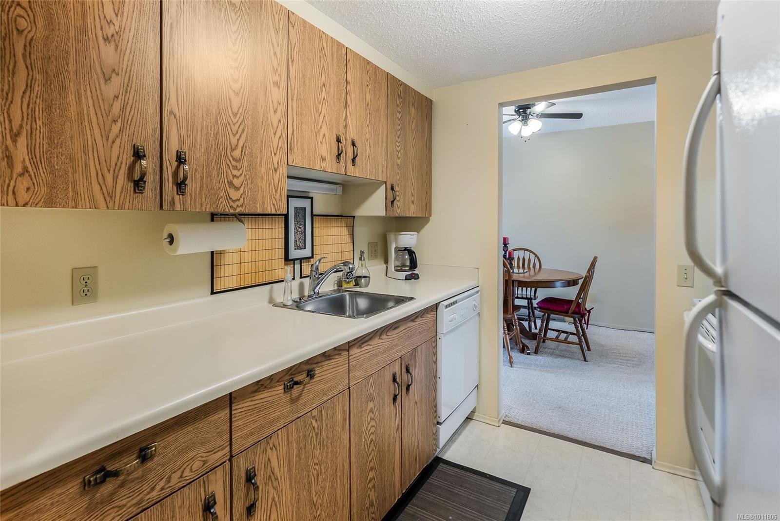 403-3555 Outrigger Rd, Nanoose Bay, BC - Indoor Photo Showing Kitchen