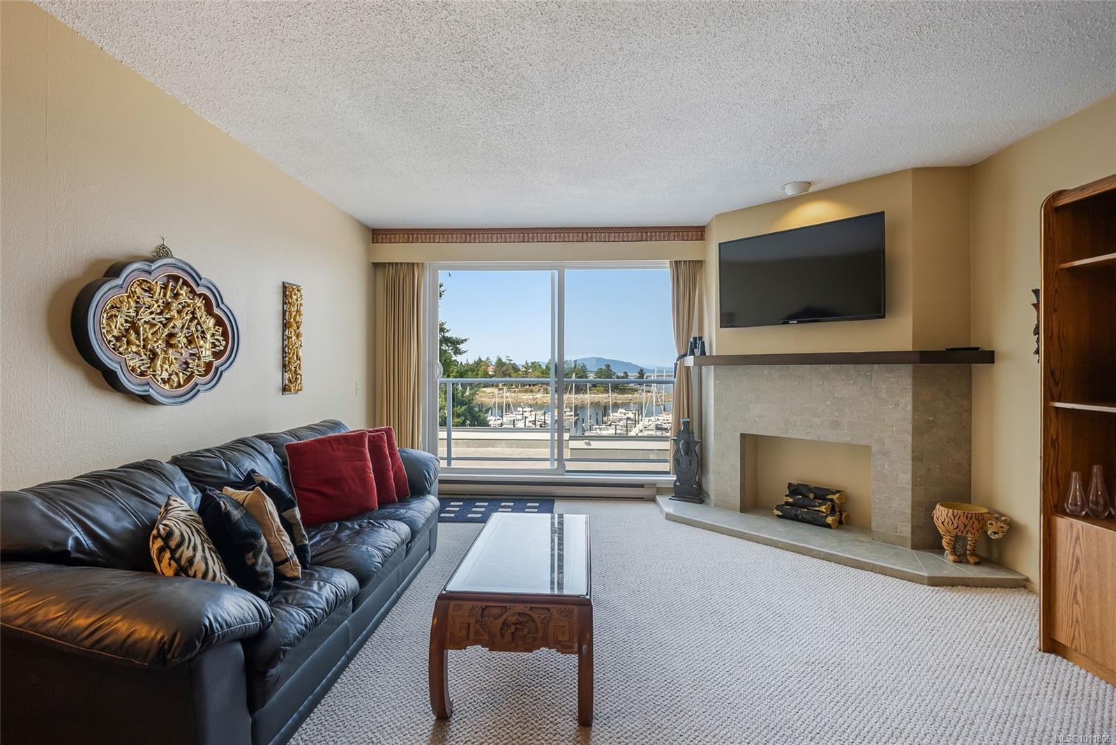 403-3555 Outrigger Rd, Nanoose Bay, BC - Indoor Photo Showing Living Room With Fireplace