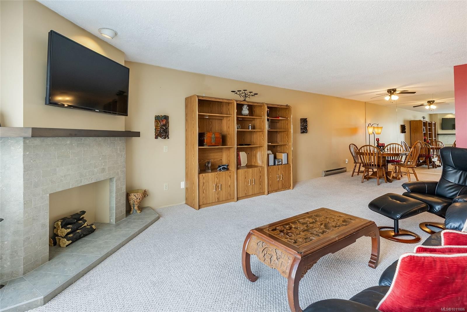 403-3555 Outrigger Rd, Nanoose Bay, BC - Indoor Photo Showing Living Room With Fireplace