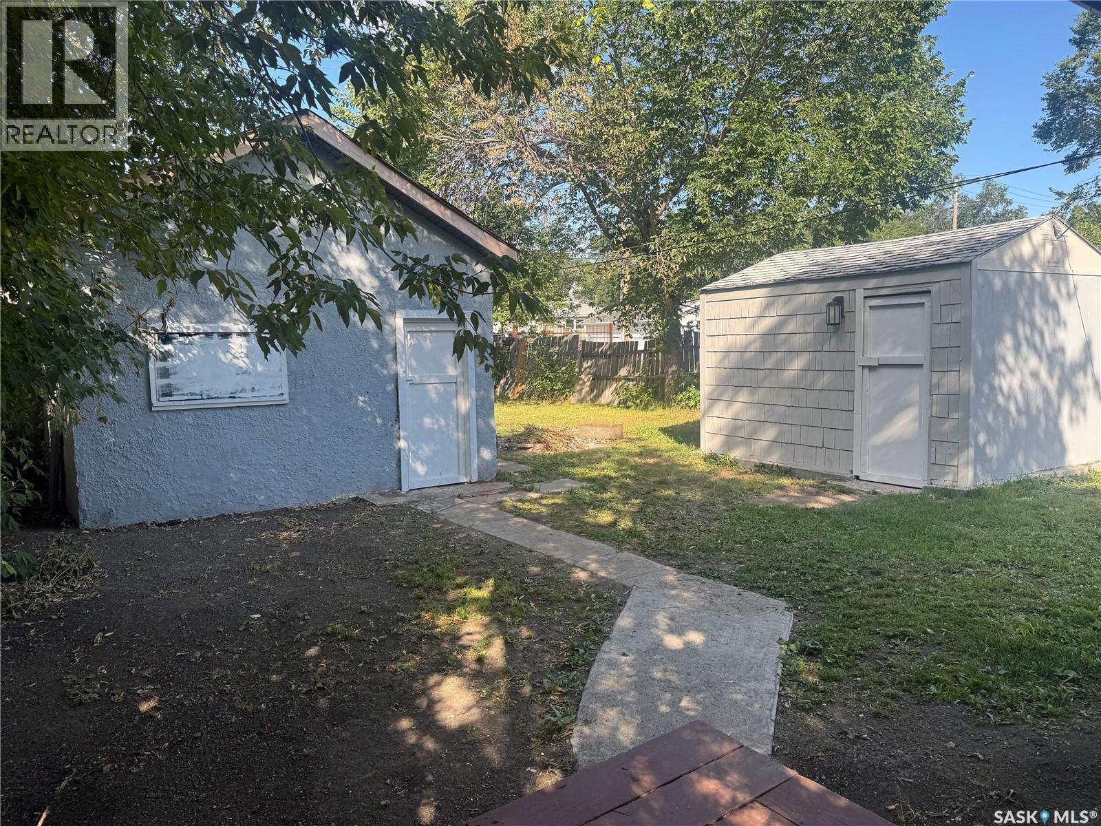 1056 Princess Street, Regina, SK - Outdoor