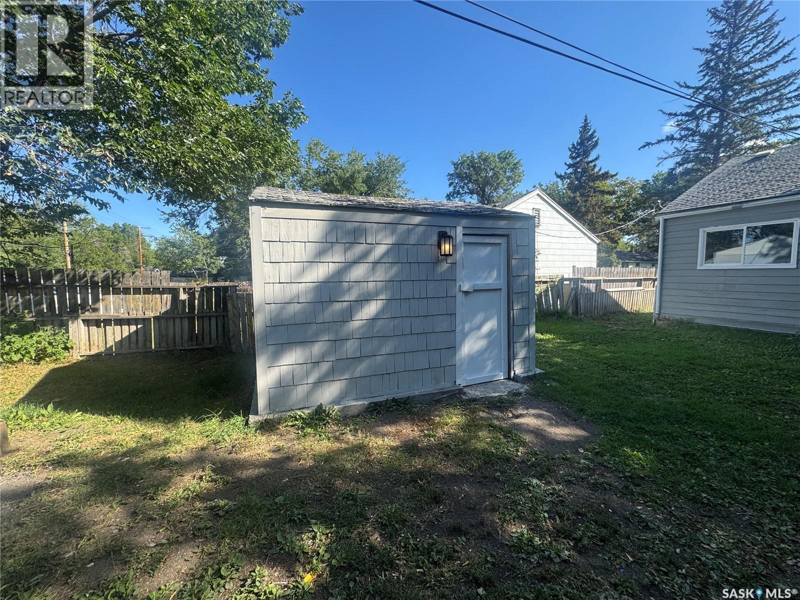 1056 Princess Street, Regina, SK - Outdoor