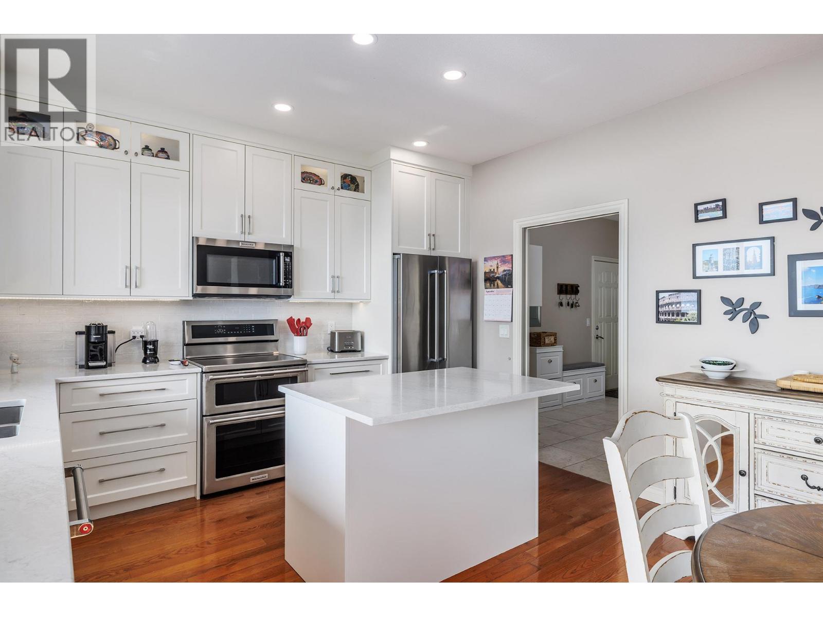 5165 Trepanier Bench Road Unit# 229, Peachland, BC - Indoor Photo Showing Kitchen