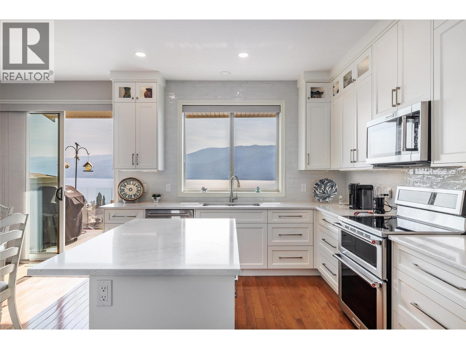 5165 Trepanier Bench Road Unit# 229, Peachland, BC - Indoor Photo Showing Kitchen With Upgraded Kitchen