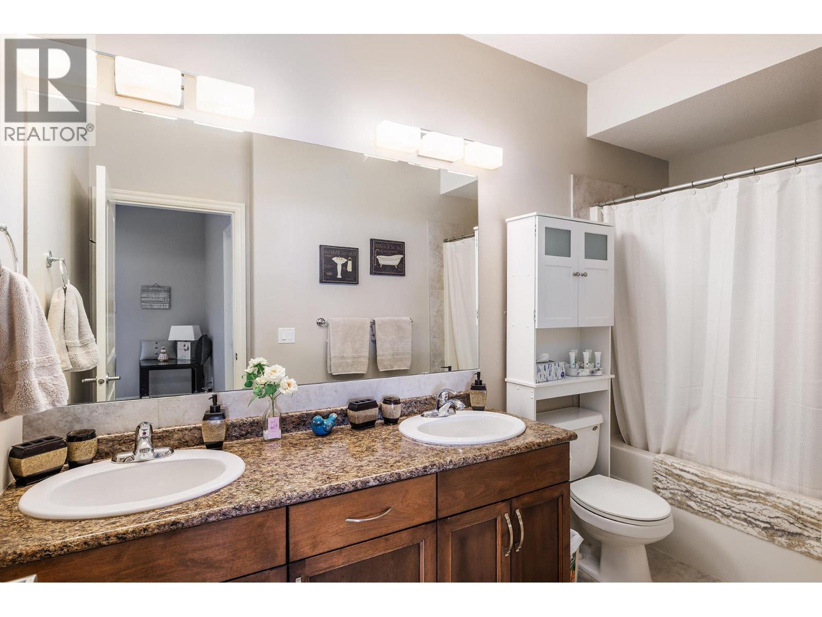 5165 Trepanier Bench Road Unit# 229, Peachland, BC - Indoor Photo Showing Bathroom