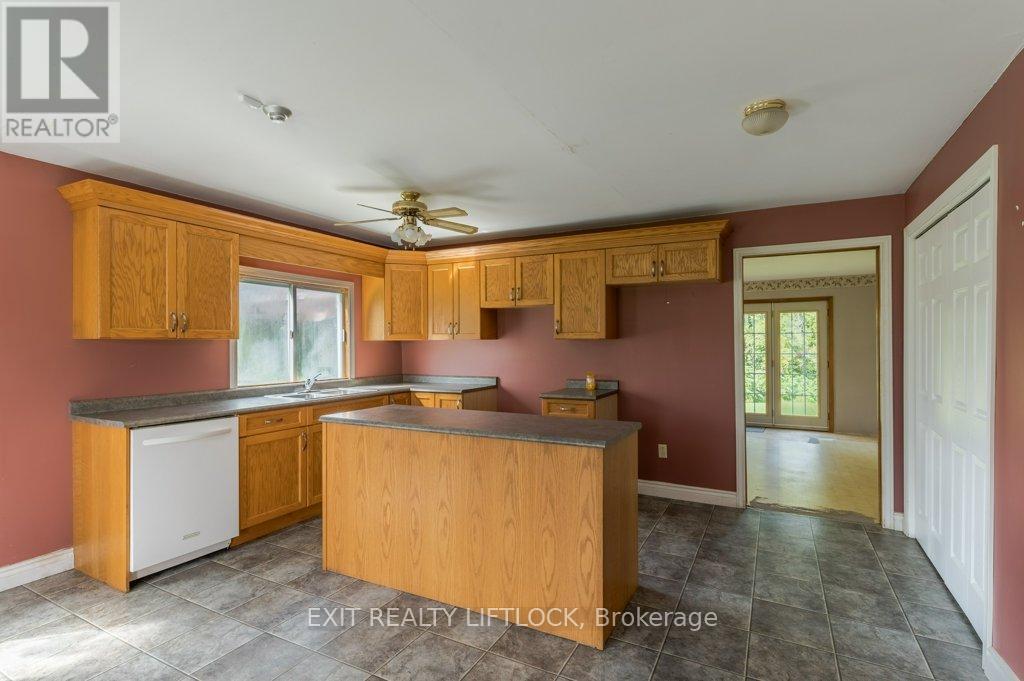 194 County Rd 10, Cavan Monaghan (Cavan Twp), ON - Indoor Photo Showing Kitchen With Double Sink