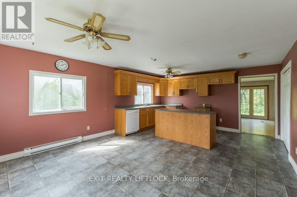 194 County Rd 10, Cavan Monaghan (Cavan Twp), ON - Indoor Photo Showing Kitchen
