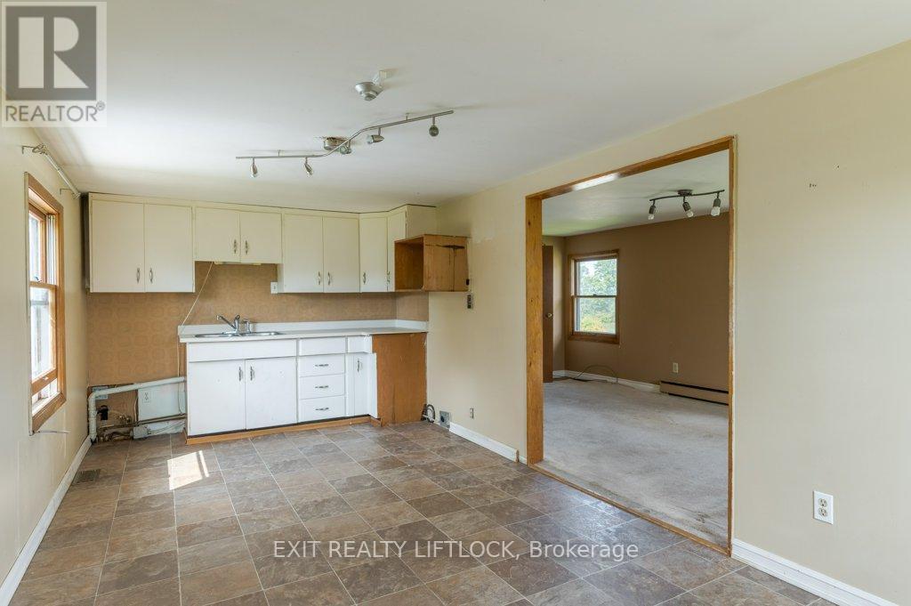 194 County Rd 10, Cavan Monaghan (Cavan Twp), ON - Indoor Photo Showing Kitchen