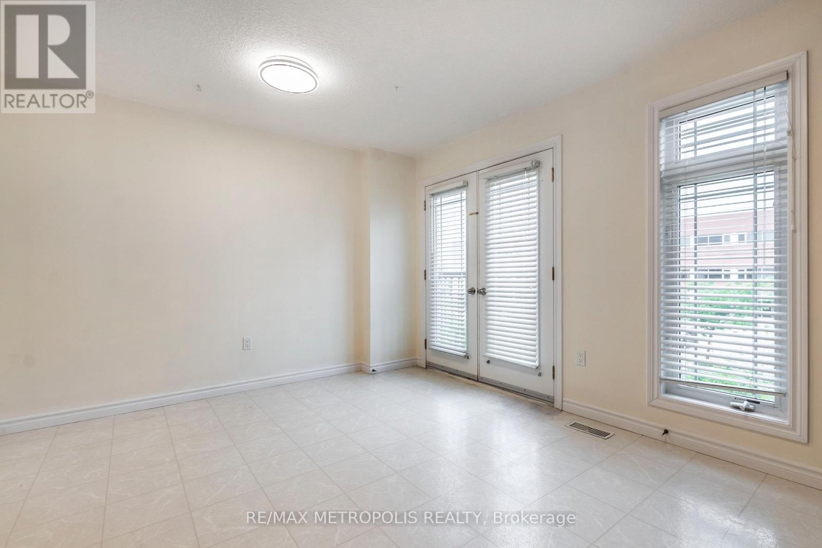 C15 - 619 Wild Ginger Avenue, Waterloo, ON - Indoor Photo Showing Other Room