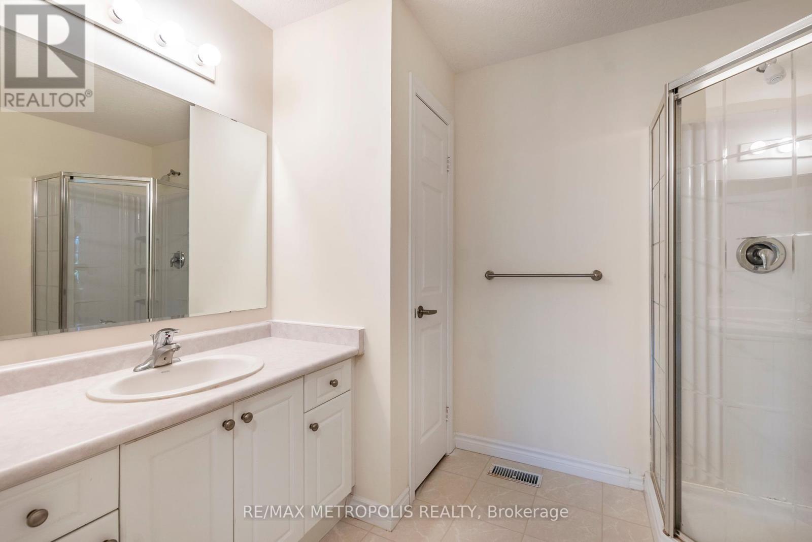 C15 - 619 Wild Ginger Avenue, Waterloo, ON - Indoor Photo Showing Bathroom