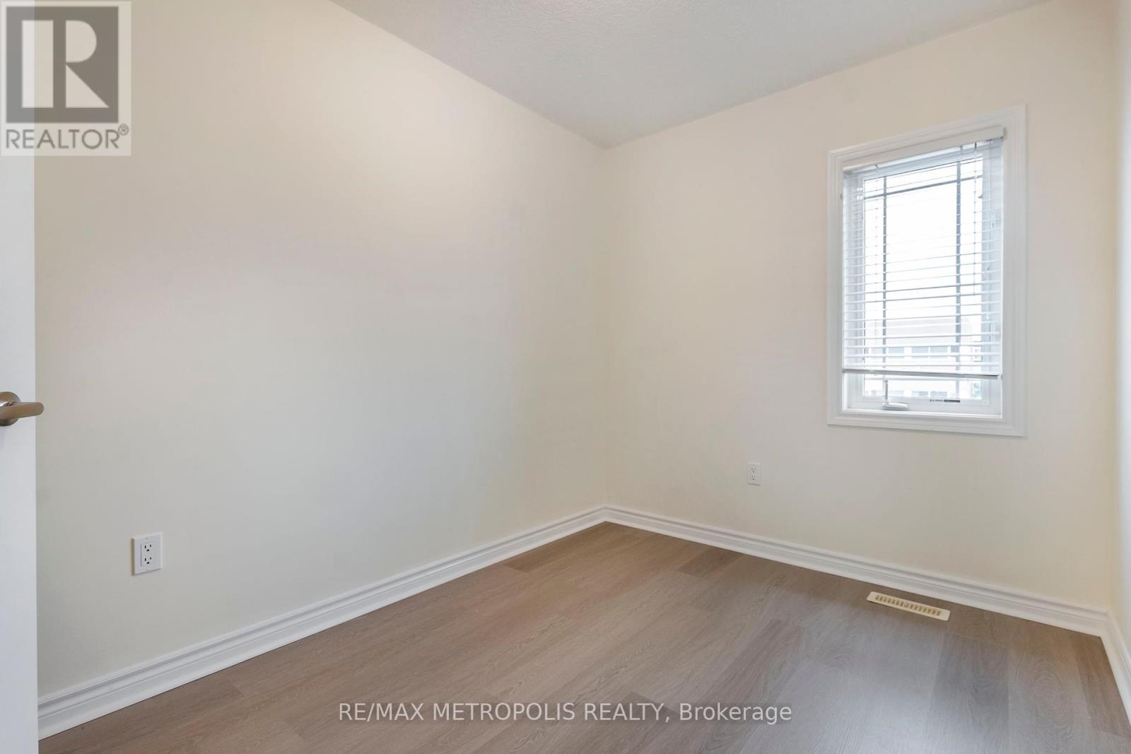 C15 - 619 Wild Ginger Avenue, Waterloo, ON - Indoor Photo Showing Other Room