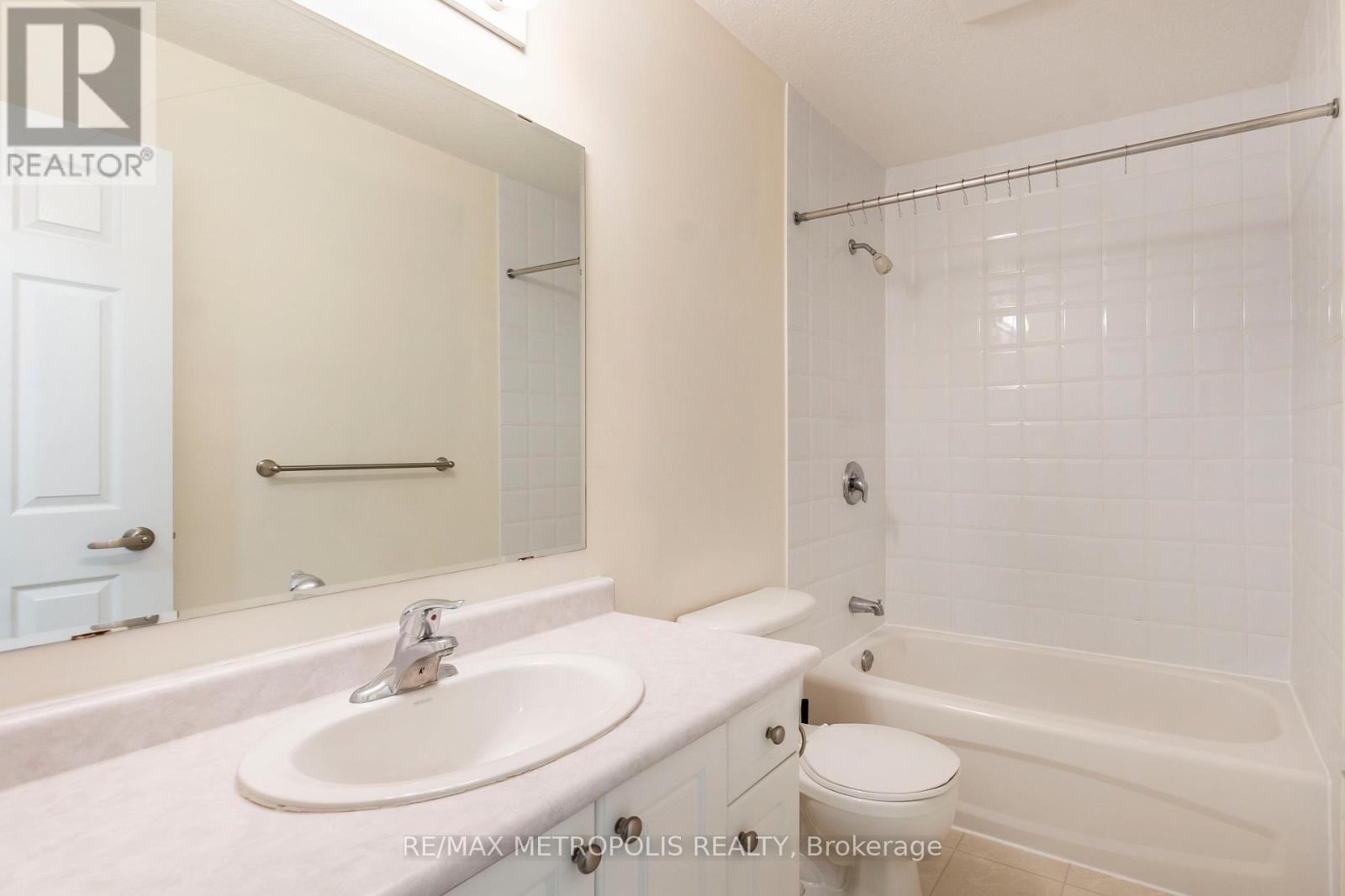 C15 - 619 Wild Ginger Avenue, Waterloo, ON - Indoor Photo Showing Bathroom
