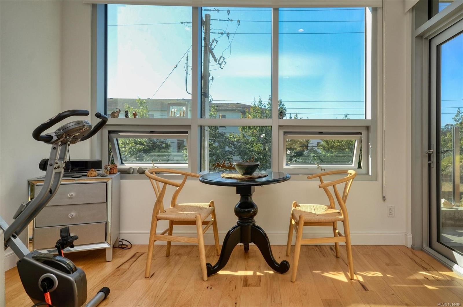 203-916 Lyall St, Esquimalt, BC - Indoor