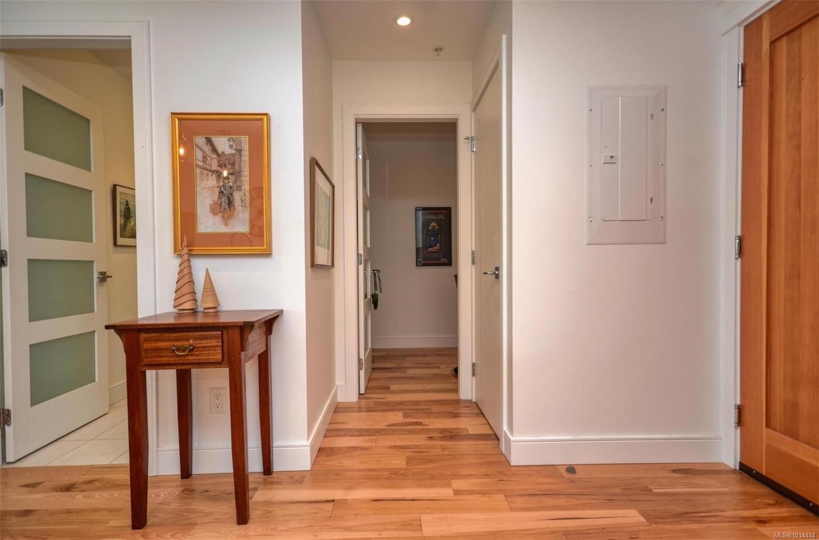 203-916 Lyall St, Esquimalt, BC - Indoor Photo Showing Other Room