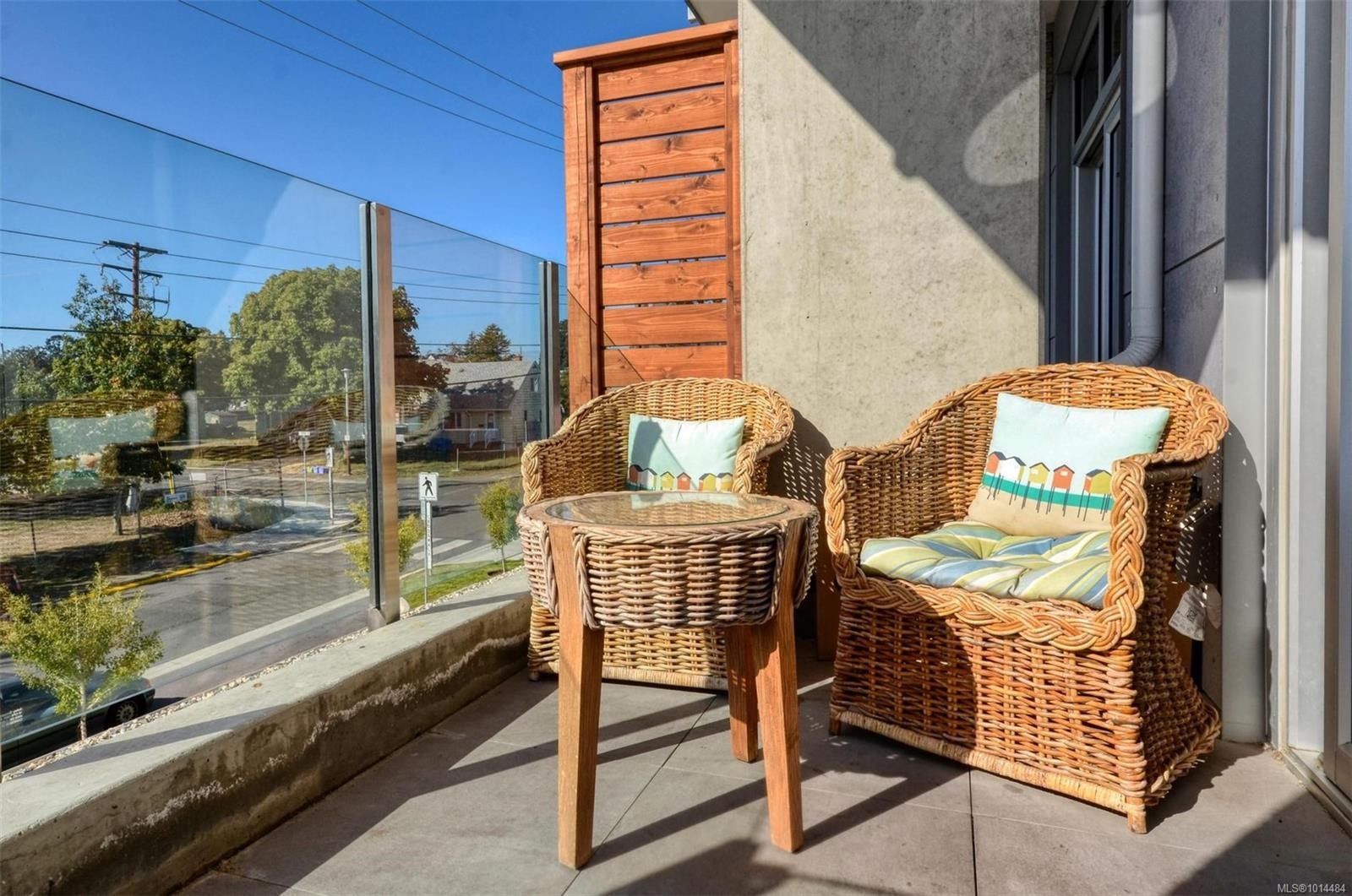 203-916 Lyall St, Esquimalt, BC - Outdoor With Exterior