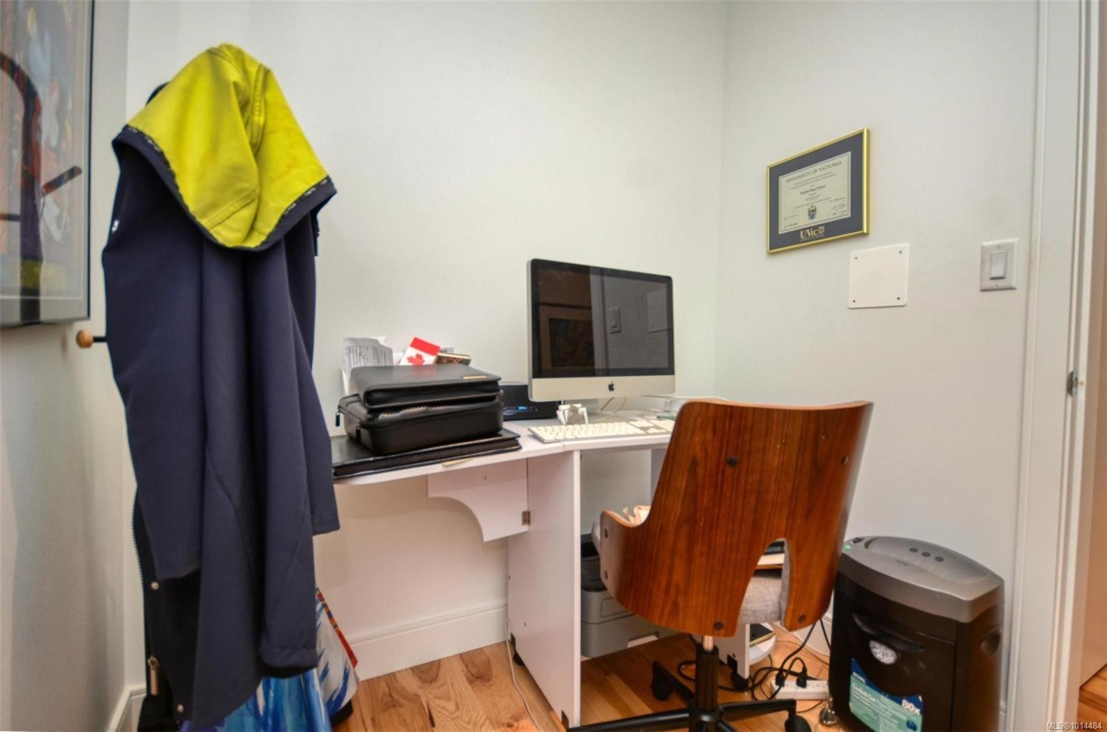 203-916 Lyall St, Esquimalt, BC - Indoor Photo Showing Office