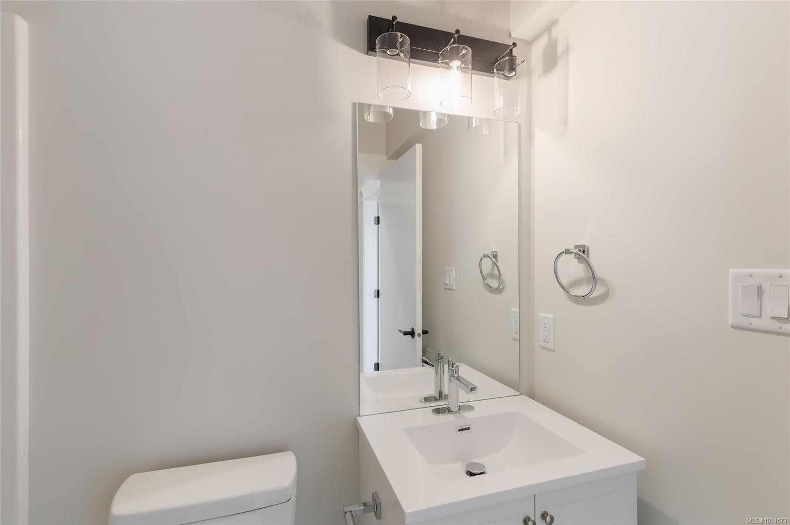 764 Townsite Rd, Nanaimo, BC - Indoor Photo Showing Bathroom