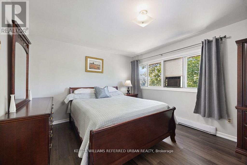 2 Sebastian Cabot Way, Toronto, ON - Indoor Photo Showing Bedroom