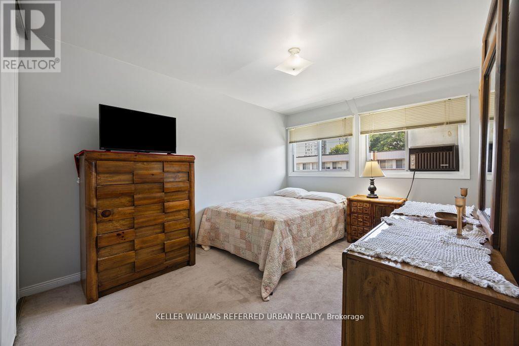 2 Sebastian Cabot Way, Toronto, ON - Indoor Photo Showing Bedroom