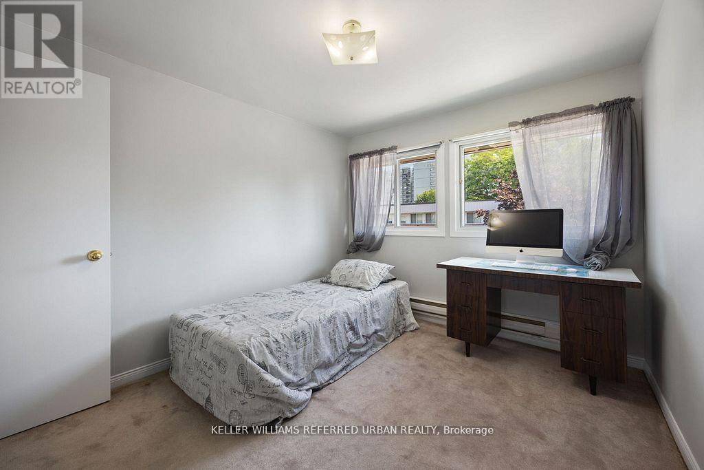 2 Sebastian Cabot Way, Toronto, ON - Indoor Photo Showing Bedroom