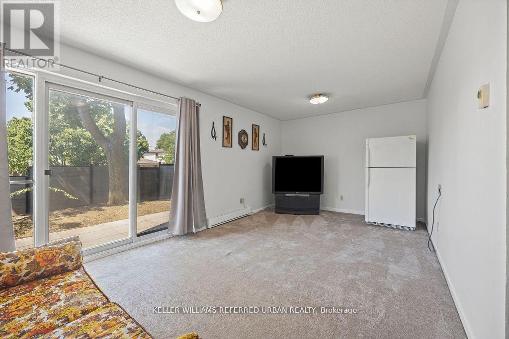 2 Sebastian Cabot Way, Toronto, ON - Indoor Photo Showing Other Room