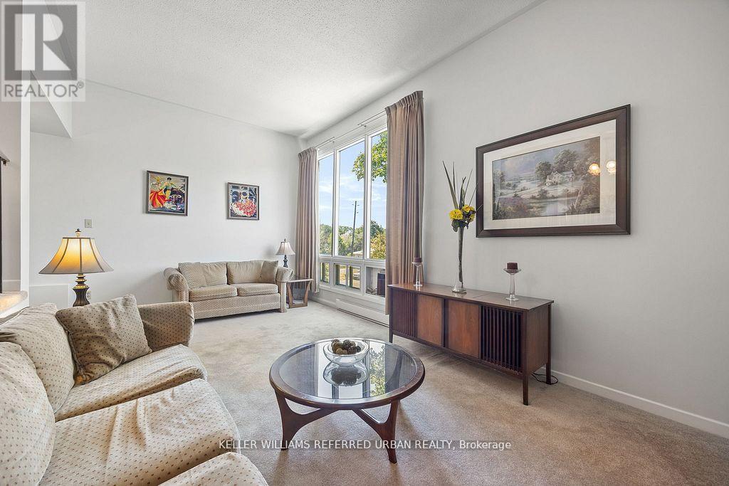 2 Sebastian Cabot Way, Toronto, ON - Indoor Photo Showing Living Room