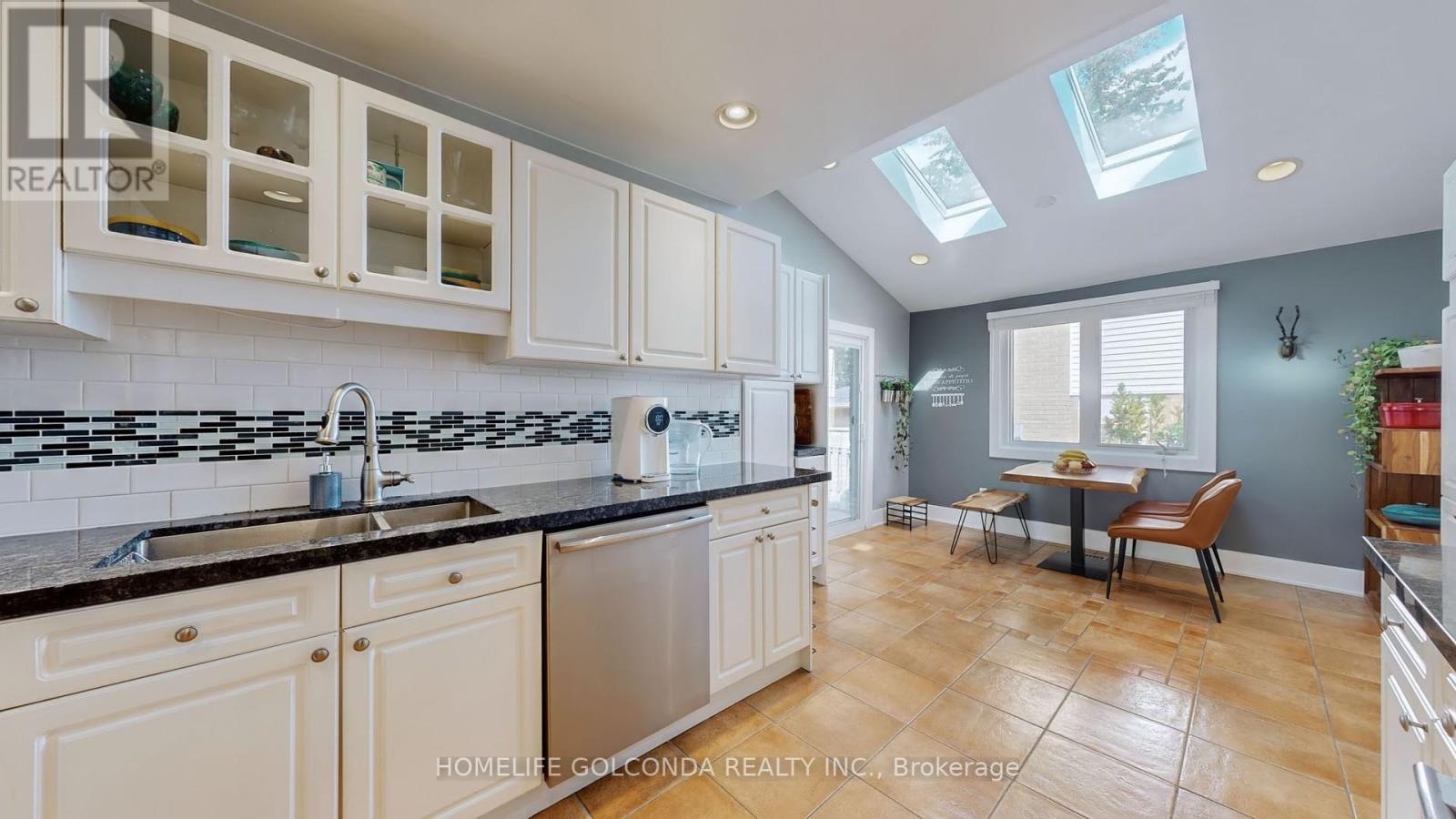 54 Senator Reesor'S Drive, Markham, ON - Indoor Photo Showing Kitchen With Upgraded Kitchen