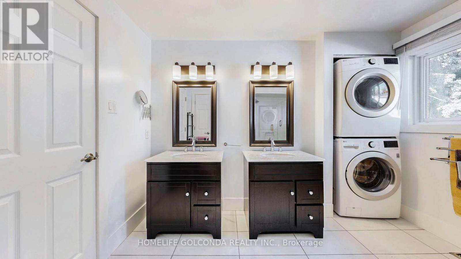 54 Senator Reesor'S Drive, Markham, ON - Indoor Photo Showing Laundry Room