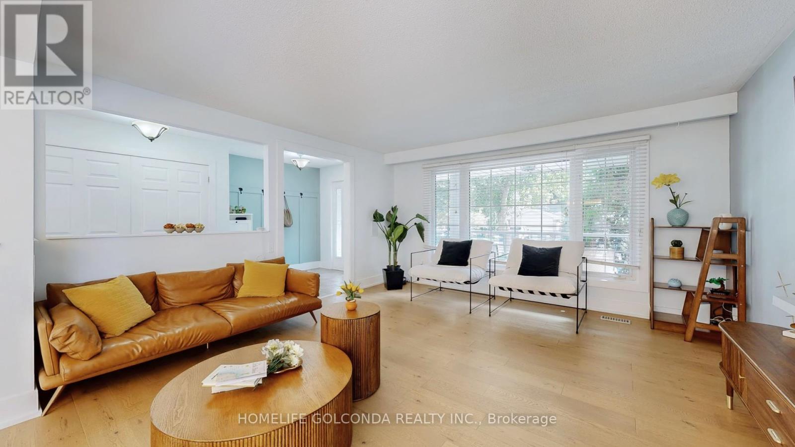 54 Senator Reesor'S Drive, Markham, ON - Indoor Photo Showing Living Room