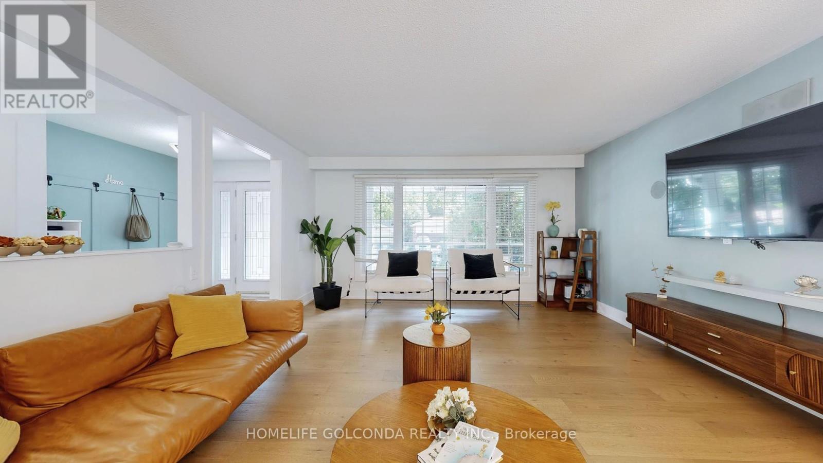 54 Senator Reesor'S Drive, Markham, ON - Indoor Photo Showing Living Room