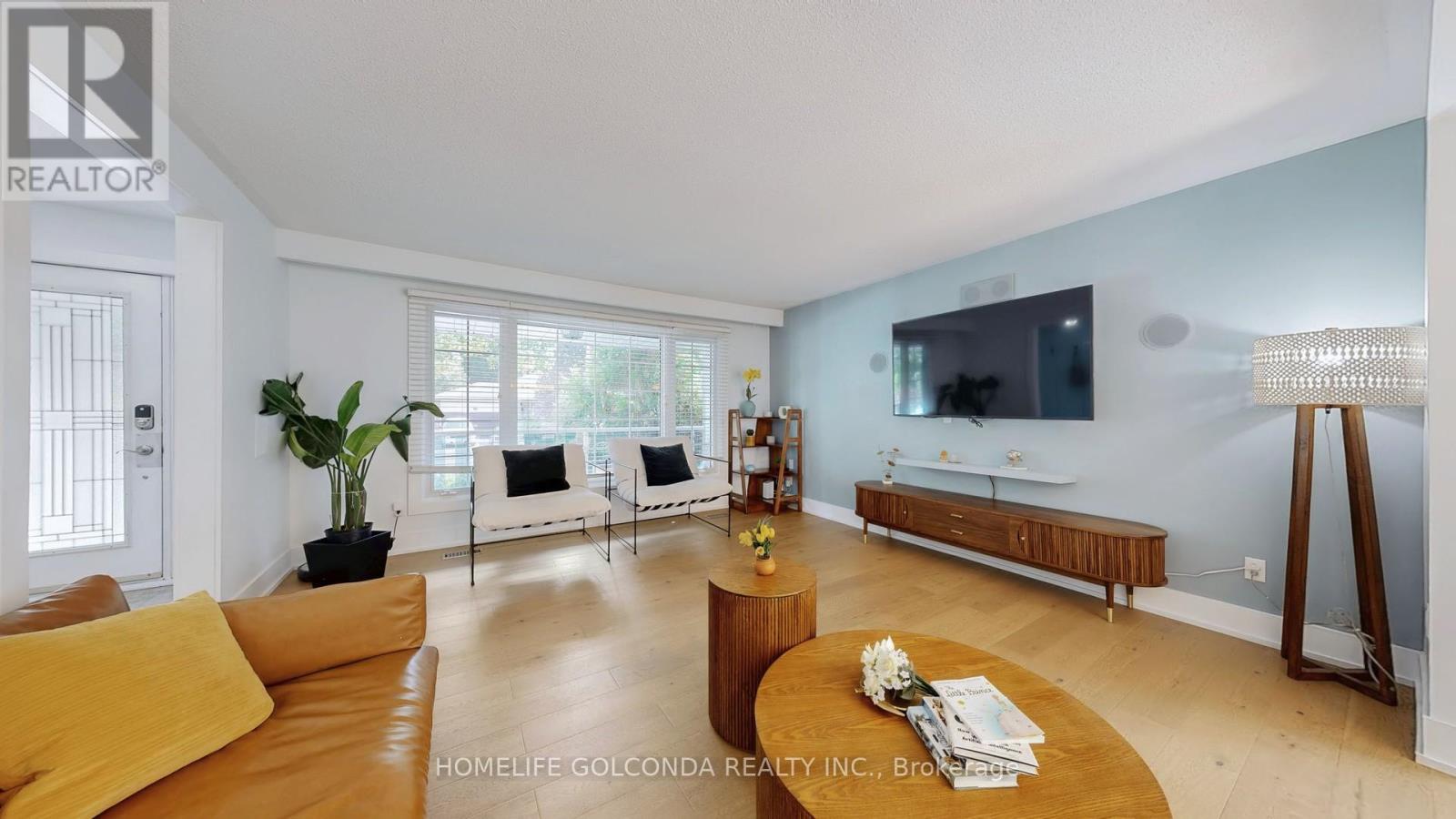 54 Senator Reesor'S Drive, Markham, ON - Indoor Photo Showing Living Room