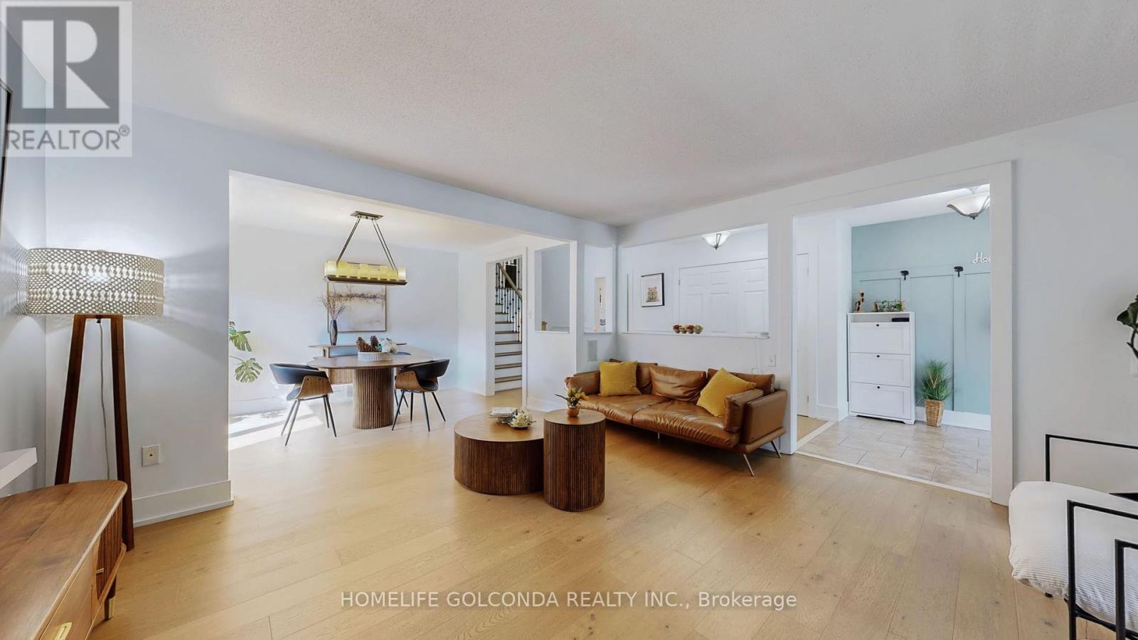 54 Senator Reesor'S Drive, Markham, ON - Indoor Photo Showing Living Room