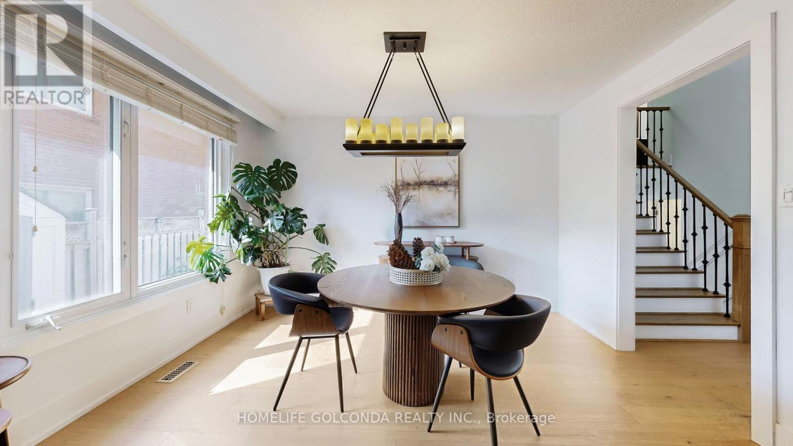 54 Senator Reesor'S Drive, Markham, ON - Indoor Photo Showing Dining Room