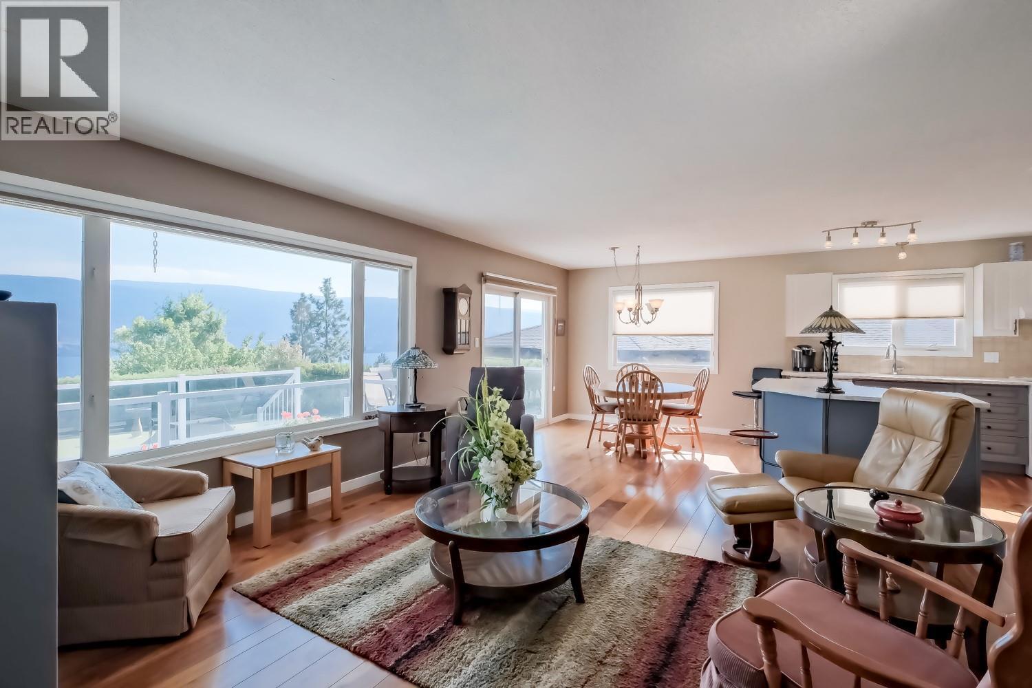 13391 Mcclure Place, Summerland, BC - Indoor Photo Showing Living Room