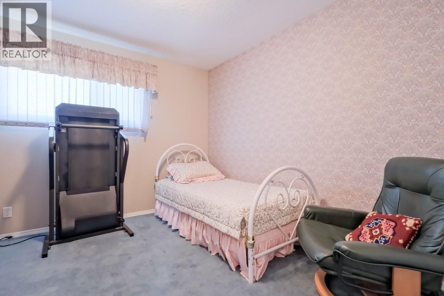 13391 Mcclure Place, Summerland, BC - Indoor Photo Showing Bedroom