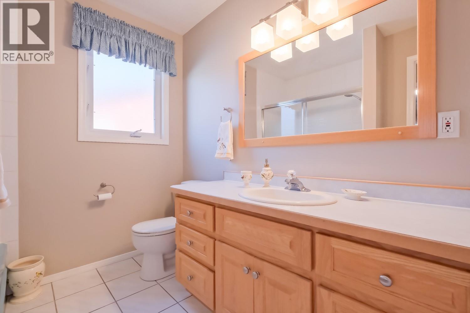 13391 Mcclure Place, Summerland, BC - Indoor Photo Showing Bathroom