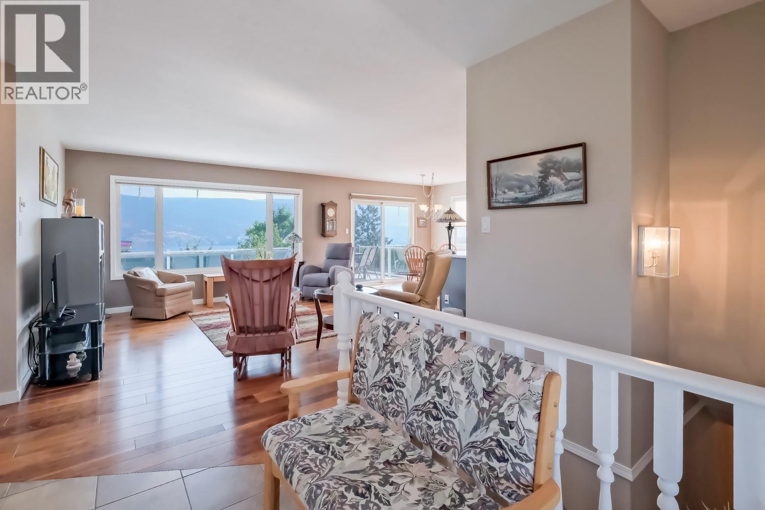 13391 Mcclure Place, Summerland, BC - Indoor Photo Showing Living Room